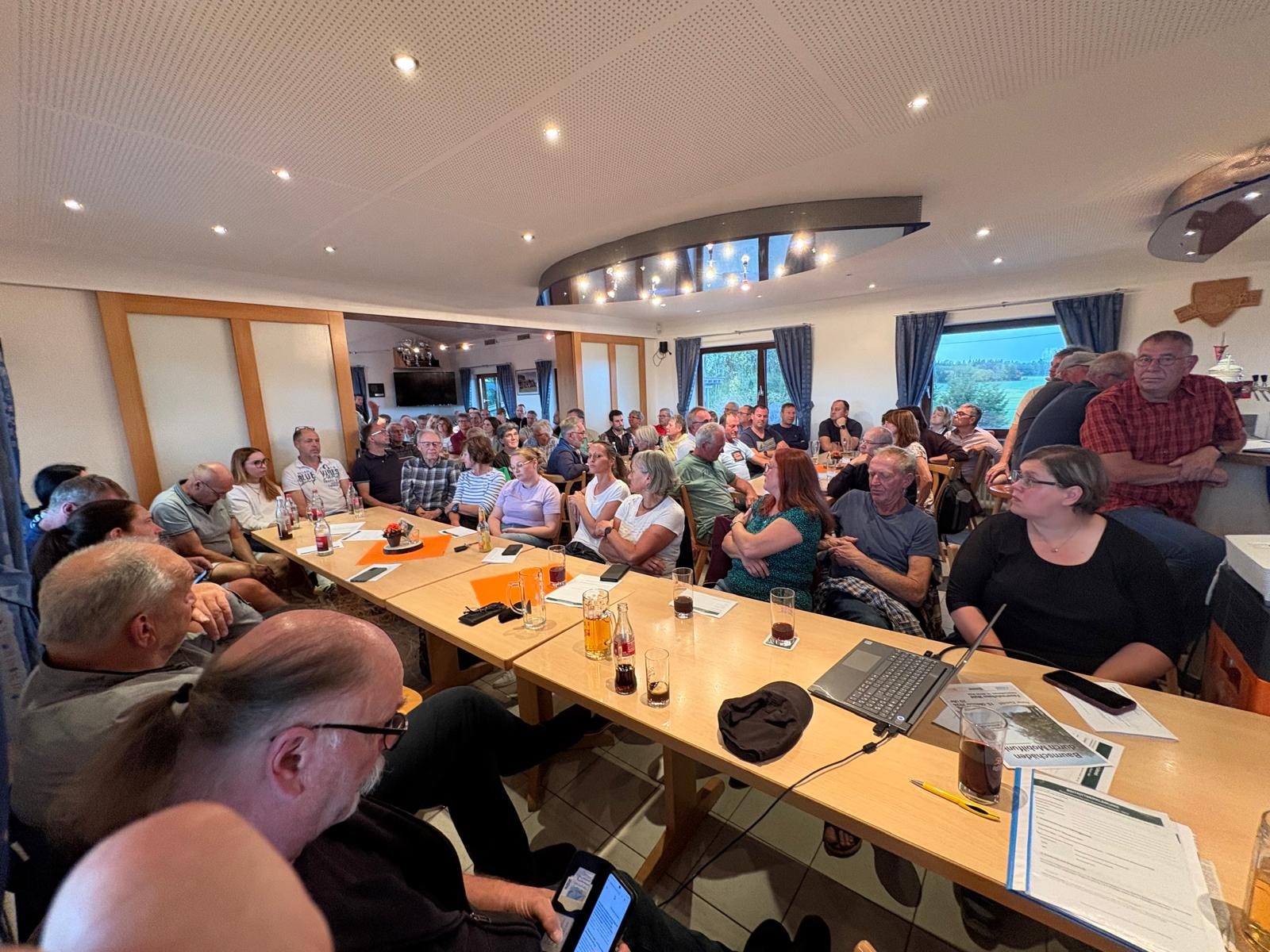 Über 100 Besucher bei der Infoveranstaltung am 4. Oktober 2026 im Vereinsheim des FC Walbertsweiler